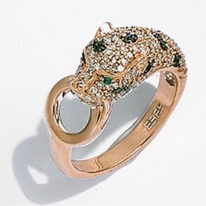 Stunning ring w/ beautiful detailing! White & Black diamonds plus emerald eyes!!